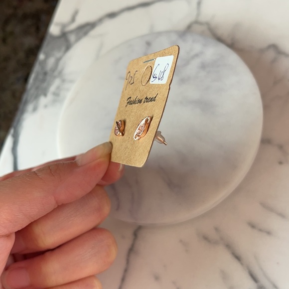 Elegant Earrings From Korea/Hong Kong Bundle - Picture 14 of 14